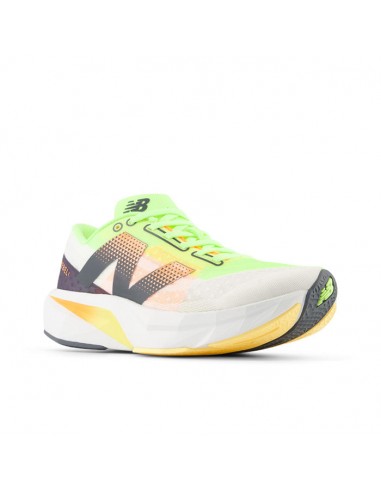 Womens New Balance FuelCell Rebelv4 in White/Bleached Lime Glo/Hot Mango Dans la société mordern