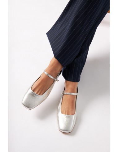 Julieta Mary Janes in Silver Leather En savoir plus